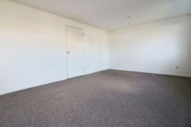 55, Grampian Way, Slough photo 4