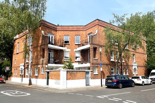 2-bed flat on Cremorne Road, Chelsea SW10, £550,000