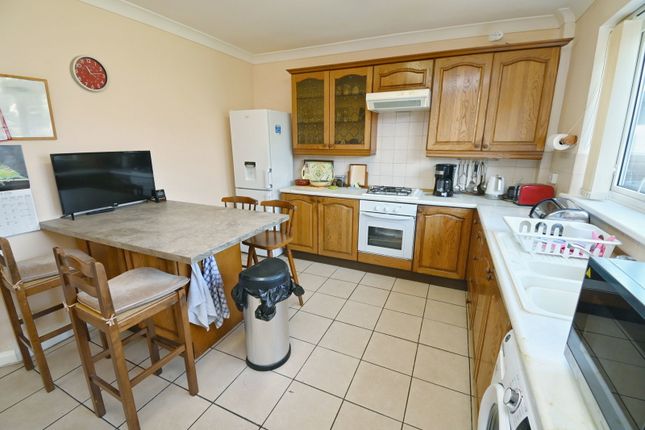 2, Park Avenue, Barnsley photo 3
