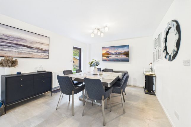 45 Ashdale Park,, Finchampstead, Berkshire photo 4