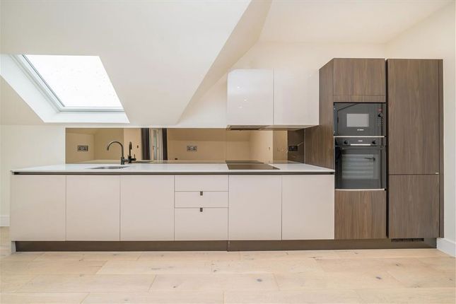 Flat 12, Lyons House, 1B, Oak Hill Road, Surbiton photo 3