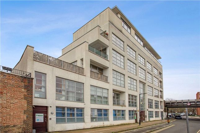 Thumbnail Flat for sale in Bethwin Road, London