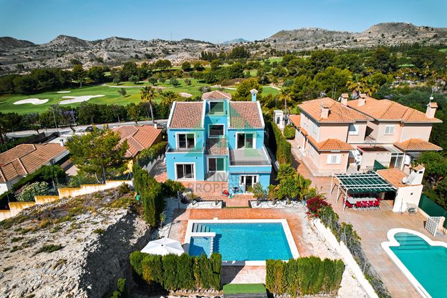 Villa for sale in Adelfa Golf, Avenida De Los Pinos, Monforte Del Cid, Alicante, Valencia, Spain