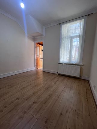 Calverton Road, London photo 5