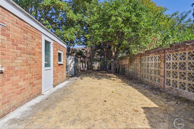 50, Fairwater Drive, Reading photo 2