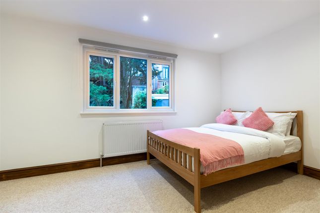 Thursley Gardens, 3, Thursley Gardens, Wimbledon photo 5