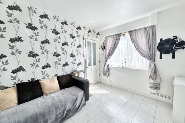 47, Salisbury Avenue, Leicester photo 4