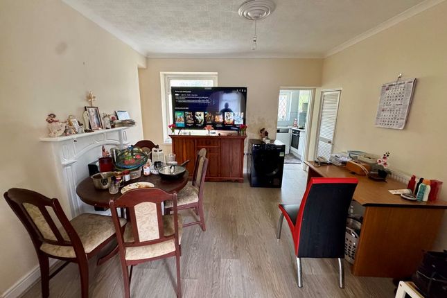 17, Lone Road, Swansea photo 3