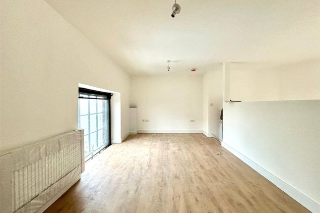 Flat 2, 41, Kingswell Street, Northamptonshire photo 3