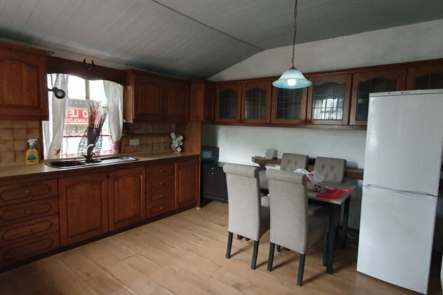 255, Cemetery Road, Bradford photo 4