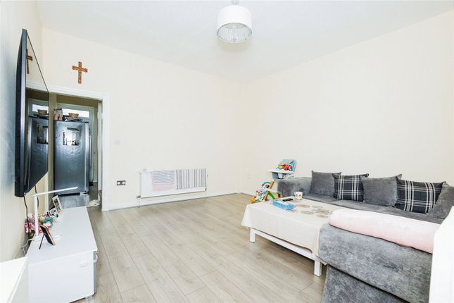 27, Gordon Avenue, Oldham photo 4