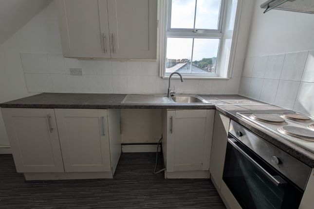 Flat 7 Boston House, 117-119, Folkestone Road, Dover photo 3