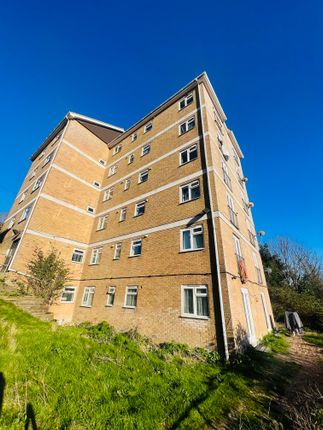Thumbnail Flat for sale in Longhill Avenue, Chatham