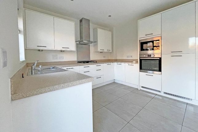 5, Heasman Close, Marden photo 3