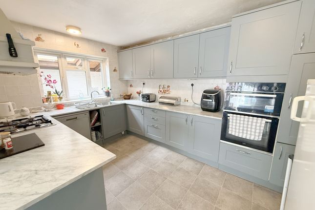 9, Courtleigh Avenue, Barnet photo 3
