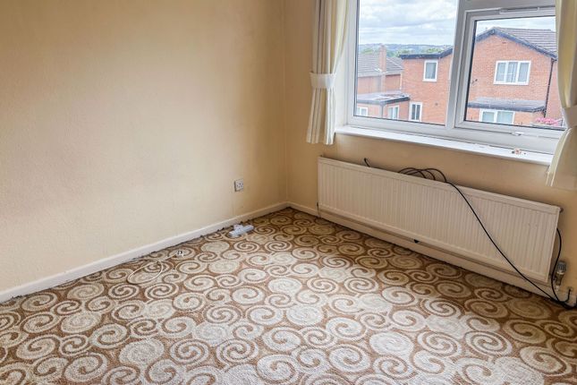 2 Moffat Close, Bolton photo 4