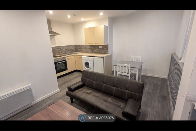 Apartment, Rawson Place, Bradford photo 3
