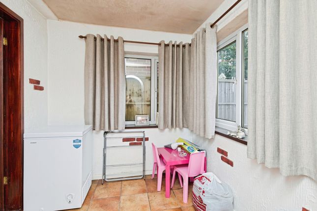 7, Lovatt Close, Burton-on-Trent photo 4