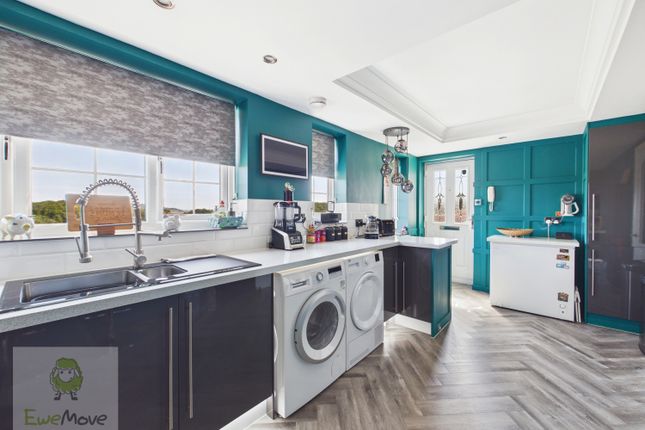 45 Wells Court, Strood, Rochester photo 2