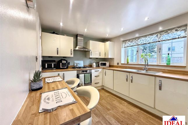 18, Cranfield Drive, Skellow, Doncaster photo 3