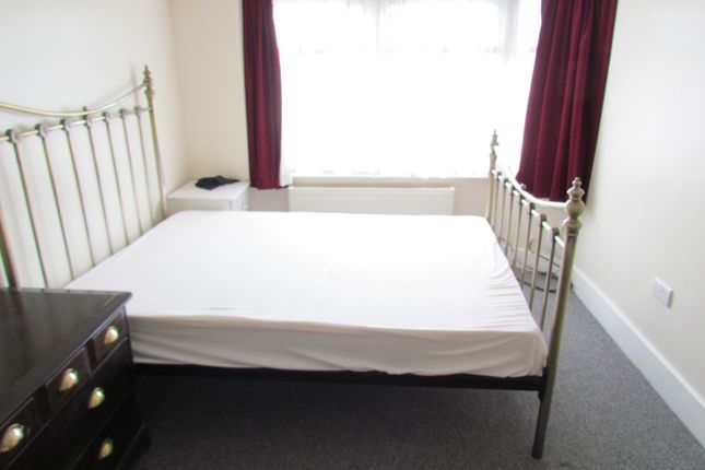 Room to rent in Mornington Crescent, Cranford