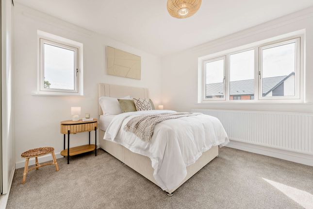 6, Hunt Way, Berkshire photo 4