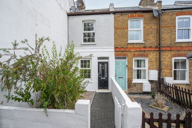 2-bed house on 17 Clewer Fields, Windsor, £1,750/mo