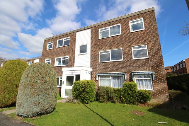 Flat to rent in Thornton Close, Guildford