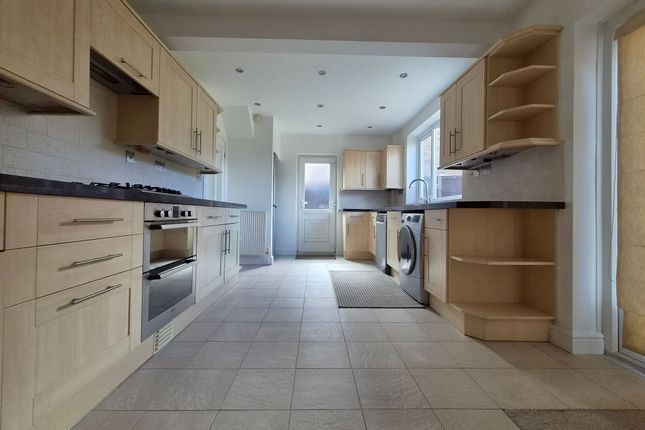 2 Kingston Grove, Scarborough photo 3