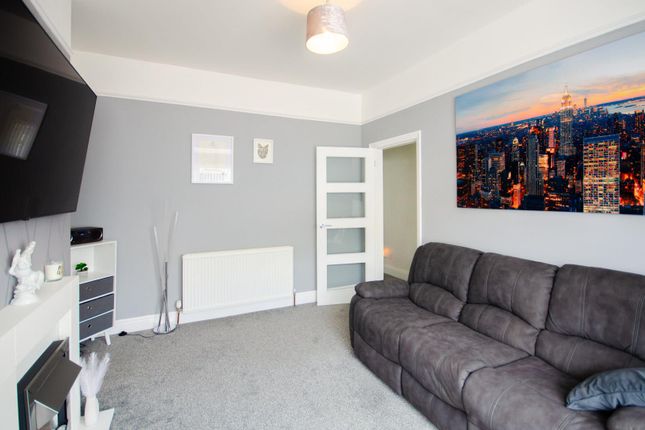 31, South Cliff Road, WITHERNSEA photo 3
