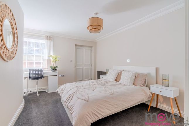 Flat for sale in Clarence Parade, Town Centre, Cheltenham