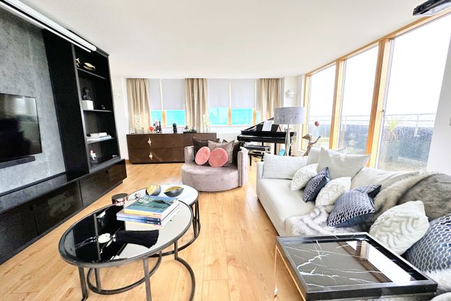 Flat to rent in 1 Marina, Bexhill On Sea