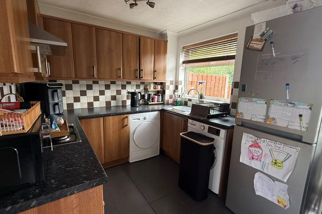 32, Harewood Grove, ROTHERHAM photo 4
