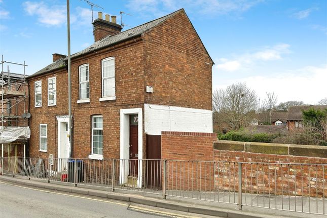 End terrace house for sale in Emscote Road, Warwick