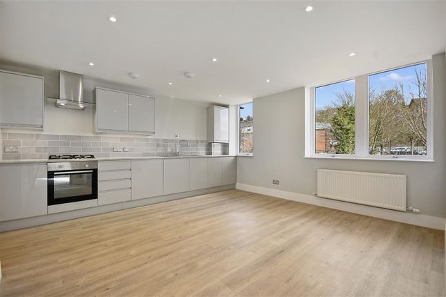 Ar - Flat 6, Buckingham Place - Reception Angle3 (
