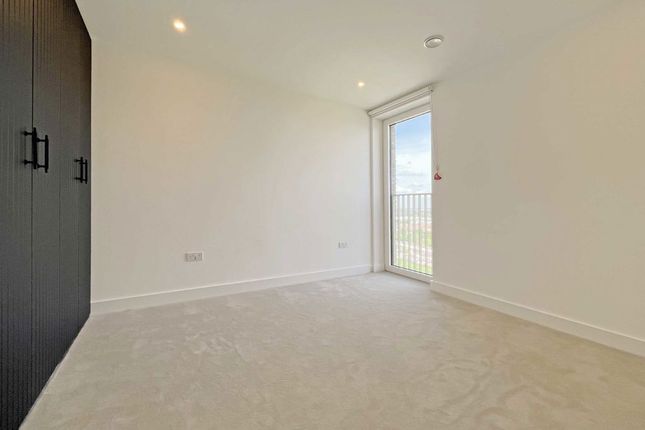 123 Silverleaf House, 1, Heartwood Boulevard, London photo 3