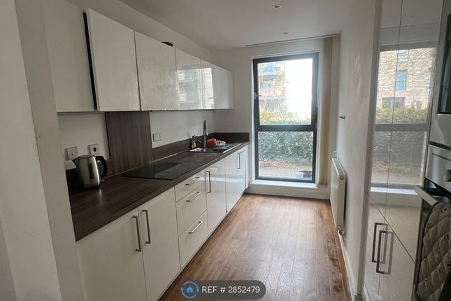 Kingfisher Heights, London photo 4