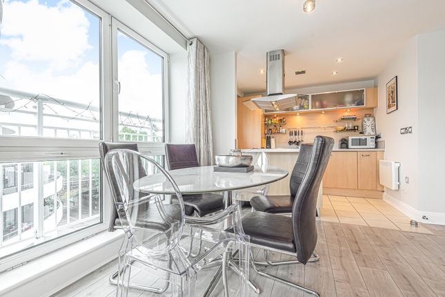 14 Oyster Wharf,, Lombard Road, London photo 5