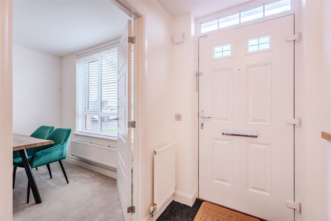 2, Clover Crescent, Glasgow photo 3
