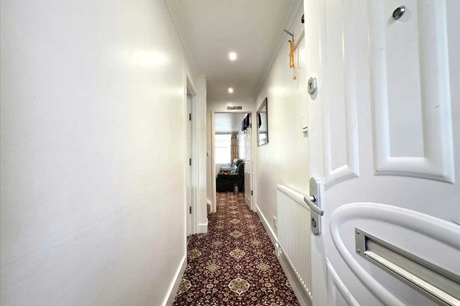 Flat 5, Bell House, Cricklewood photo 2