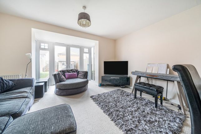39 Gold Furlong, Bedford photo 4