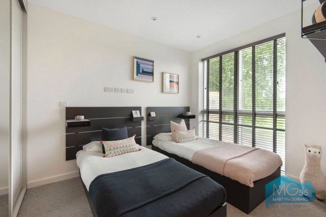 Terraced house for sale in Oak Grove, Coppetts Road, Muswell Hill, London
