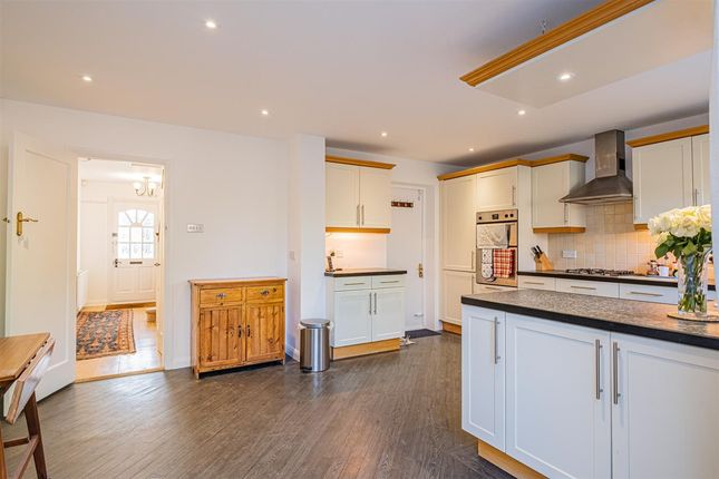 29, The Rowans, Gerrards Cross photo 3