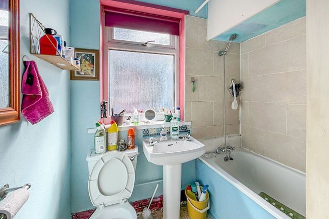303, Spring Bank West, Hull photo 3