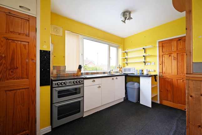 15, Ians Way, Chesterfield photo 2
