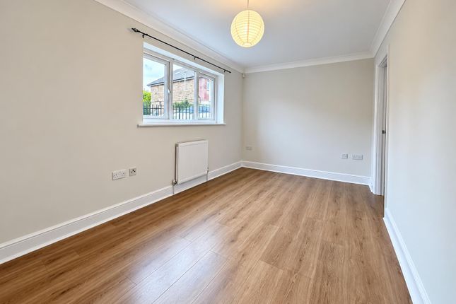 Flat 3 St Georges Court, East Street, EPSOM photo 4