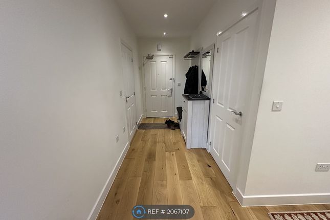 Flat to rent in Henry Darlot Drive, London
