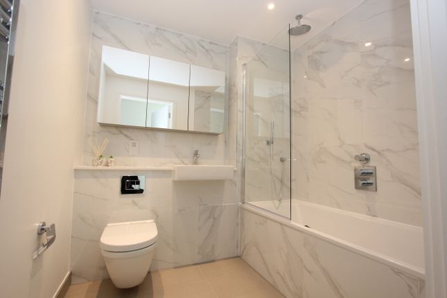 Flat for sale in Tunley Road, Balham, London