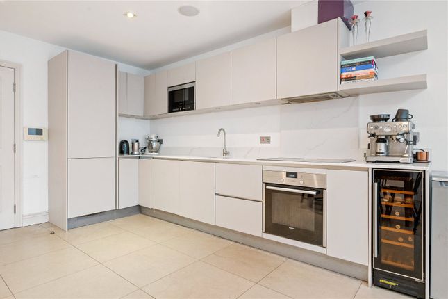 Terraced house for sale in Southgate Road, Islington, London