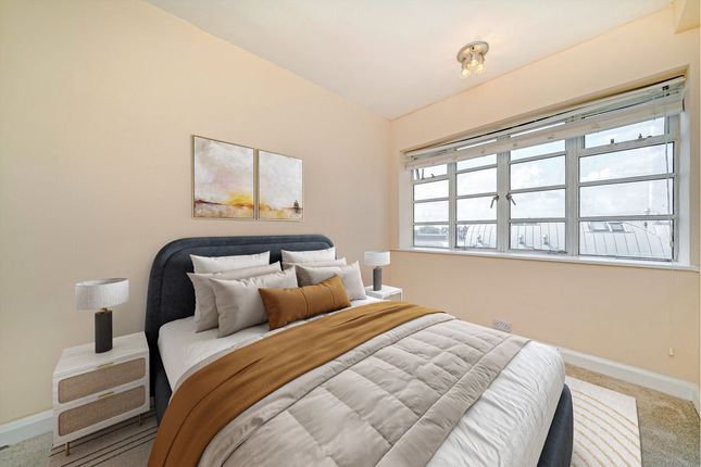 Flat 76, Winchester Court, Vicarage Gate, London photo 4